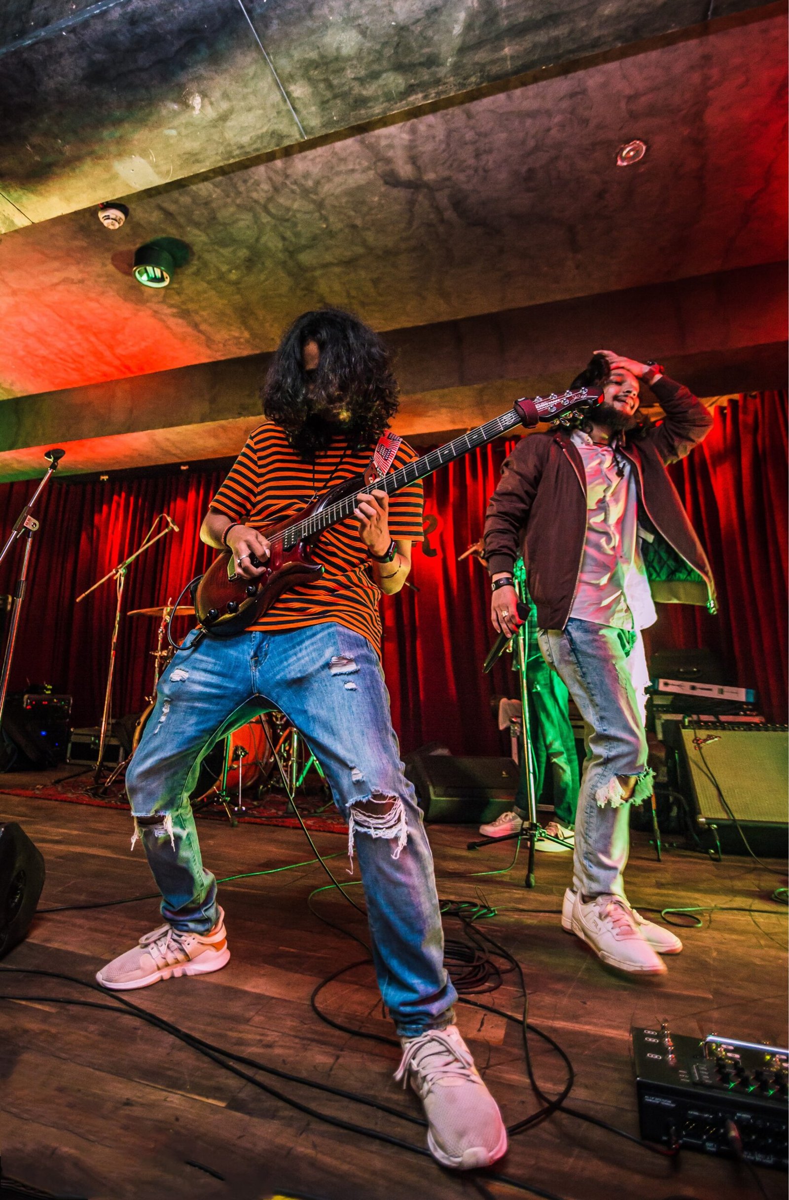 V Play Music is a highly sought-after guitarist